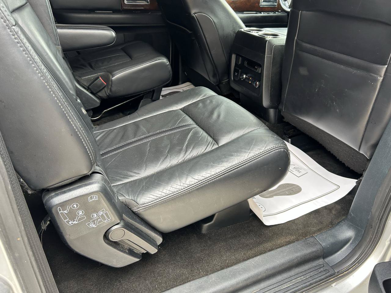 Used 2016 Lincoln Navigator L Select RWD image 11