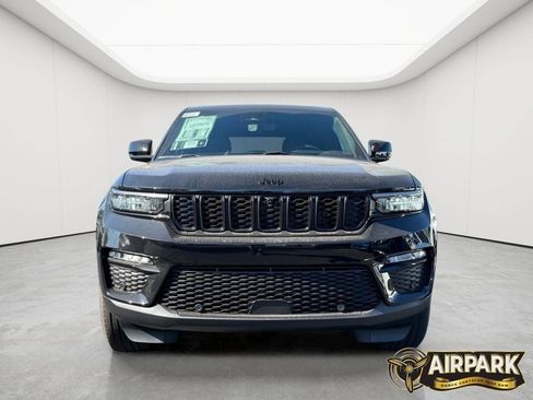 New 2025 Jeep Grand Cherokee Limited w/ Luxury Tech Group II AWD/4WD image 5