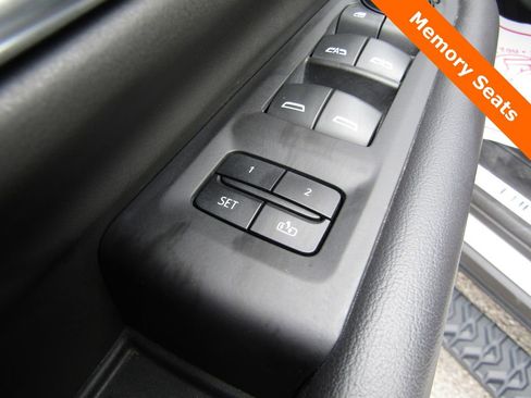 Used 2023 Chevrolet Tahoe Z71 w/ Luxury Package image 6