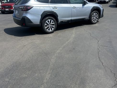 Used 2025 Subaru Outback Premium AWD/4WD image 6