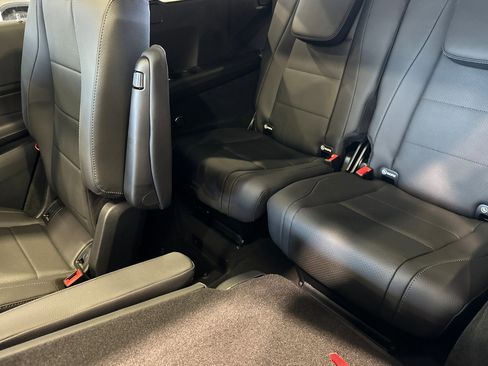 New 2025 Mercedes-Benz GLS 450 4MATIC image 15