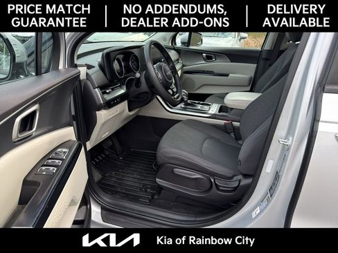 Used 2023 Kia Carnival LX image 19