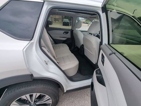 Used 2023 Nissan Rogue SV w/ SV Premium B Package AWD/4WD image 5