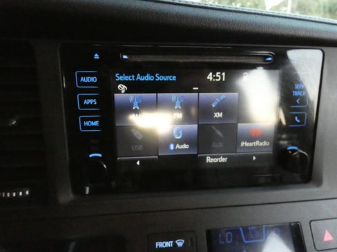 Used 2015 Toyota Sienna XLE image 53