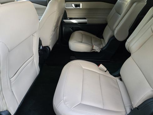 Certified 2022 Ford Explorer Limited w/ Equipment Group 301A image 21