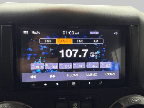Used 2018 Jeep Wrangler Unlimited Sahara AWD/4WD image 25