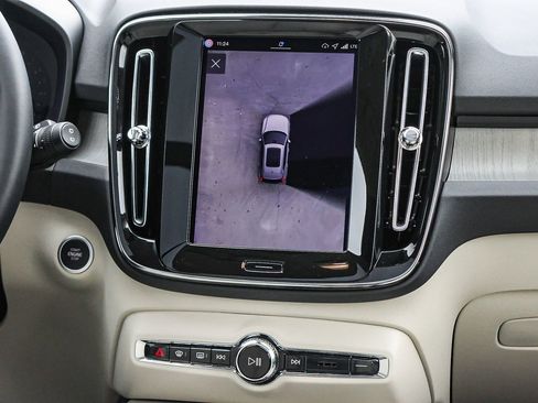 Used 2026 Volvo XC40 B5 Plus w/ Protection Package Premier image 25