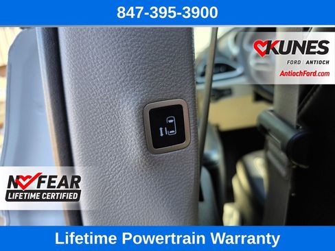 Used 2024 Chrysler Pacifica Touring-L image 25