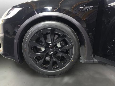 Used 2022 Tesla Model X Plaid image 23