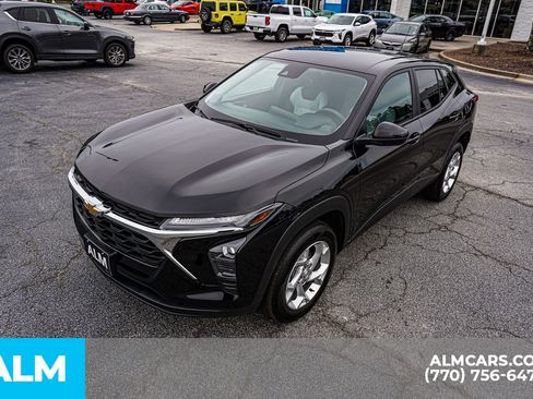 Used 2025 Chevrolet Trax LS w/ LS Convenience Package FWD image 19