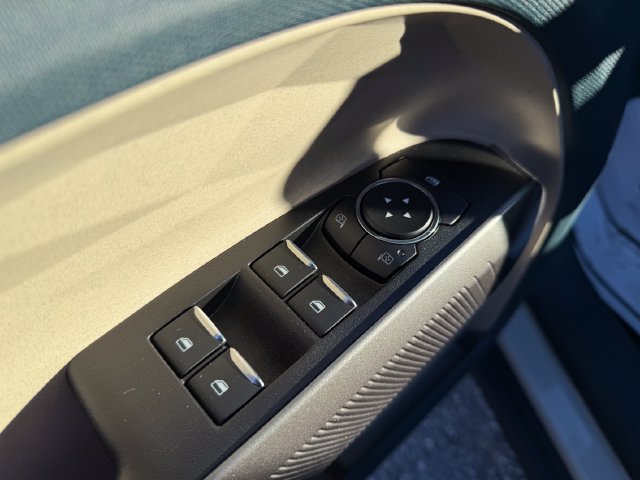 Used 2025 Ford Maverick Lariat AWD/4WD image 17