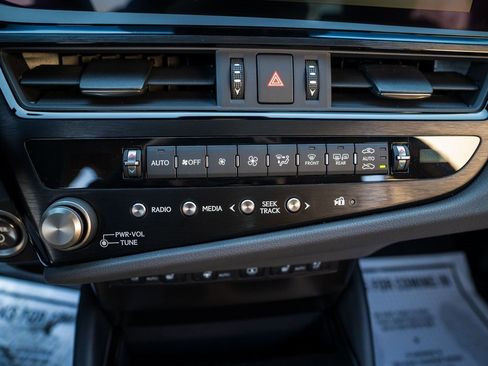 Used 2023 Lexus ES 300h Ultra Luxury image 24