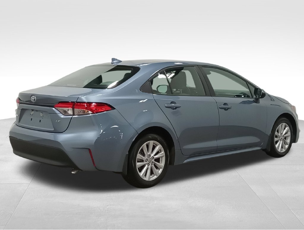 Used 2023 Toyota Corolla LE w/ LE Convenience Package FWD image 3