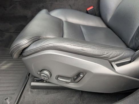 Used 2019 Volvo XC60 T5 Momentum w/ Multimedia Package image 21