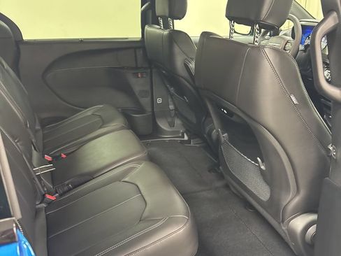 New 2026 Chrysler Pacifica Select w/ S Appearance Package FWD image 36
