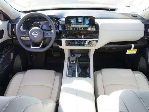 Used 2025 Nissan Pathfinder SL w/ SL Premium Package image 11