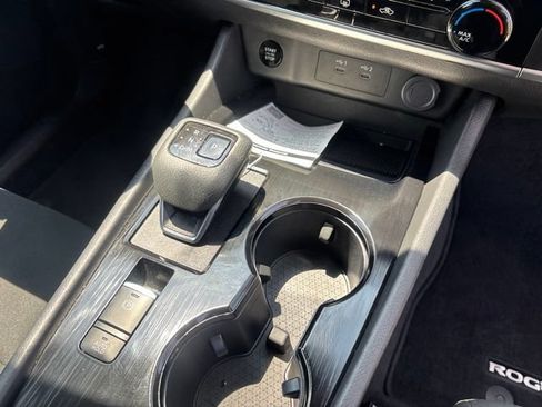 Used 2024 Nissan Rogue S AWD/4WD image 20