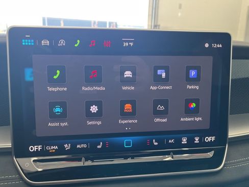 New 2026 Volkswagen Tiguan SE R-Line image 25