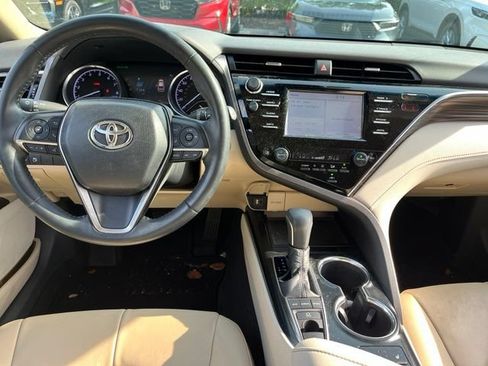 Used 2018 Toyota Camry XLE FWD image 10
