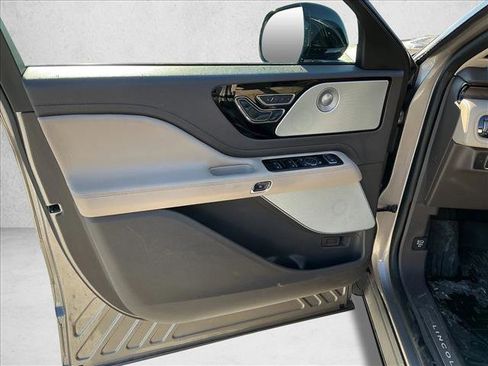 Used 2020 Lincoln Aviator Reserve w/ Equipment Group 202A image 12