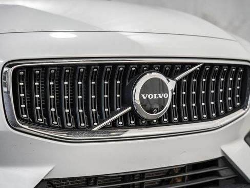 Used 2025 Volvo V60 B5 Cross Country Plus AWD/4WD image 11