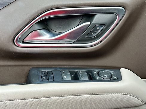 Used 2023 GMC Yukon XL SLT w/ SLT Premium Package image 21