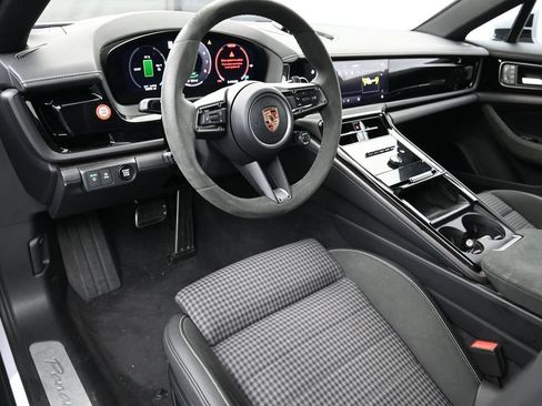 Certified 2025 Porsche Panamera 4 E-Hybrid AWD/4WD image 4