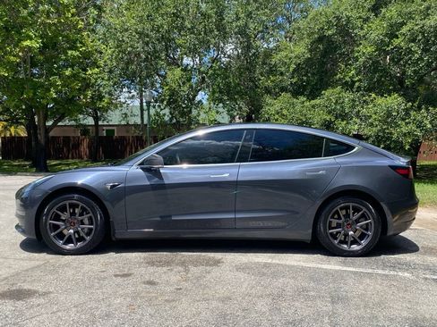 Used 2020 Tesla Model 3 Standard Range RWD image 3