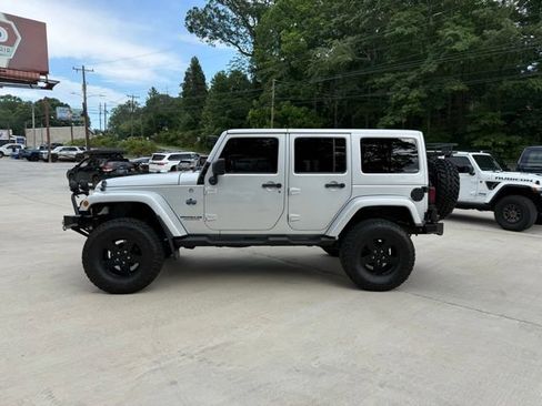 Used 2012 Jeep Wrangler Unlimited Sahara AWD/4WD image 12
