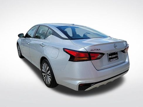 Used 2024 Nissan Altima 2.5 SV FWD image 3
