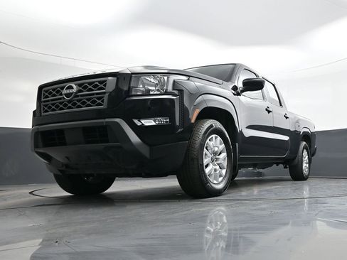 Used 2024 Nissan Frontier SV image 38