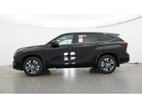 New 2026 Toyota Highlander XLE image 19