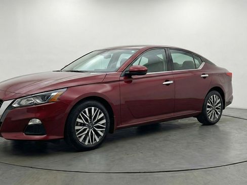 Used 2025 Nissan Altima 2.5 SV image 3