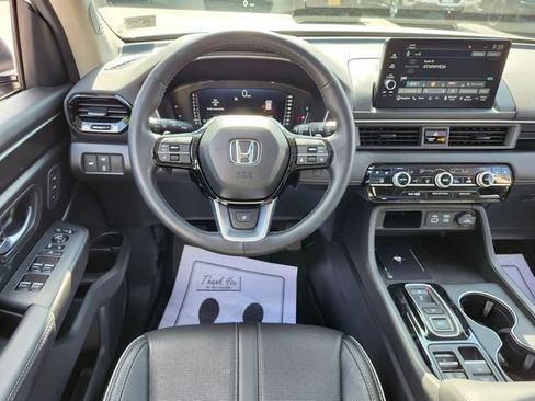 Used 2025 Honda Pilot Elite image 16