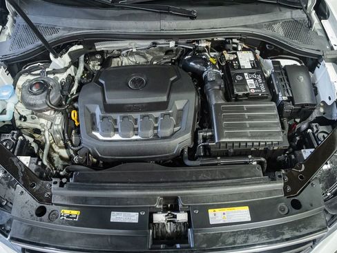 Used 2024 Volkswagen Tiguan SE R-Line FWD image 18