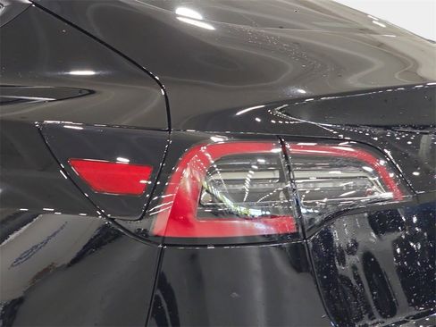 Used 2023 Tesla Model 3 Standard Range image 32