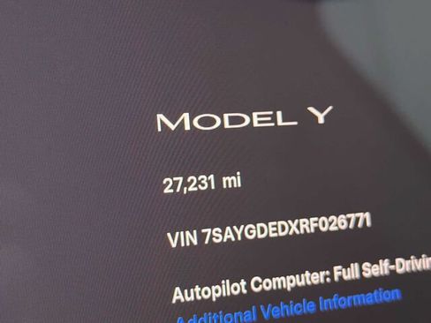 Used 2024 Tesla Model Y 2WD image 32