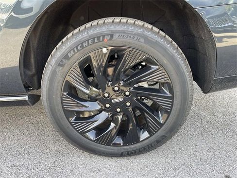 New 2025 Lincoln Navigator Reserve w/ Jet Appearance Package image 11