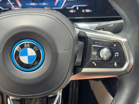 Used 2023 BMW i7 xDrive60 AWD/4WD image 25