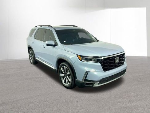 Used 2024 Honda Pilot Touring image 3