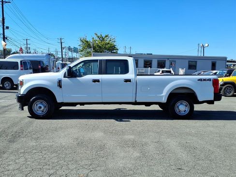 Used 2022 Ford F250 XL w/ Snow Plow/Camper Package image 4