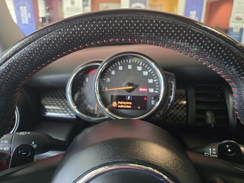 Used 2019 MINI Cooper S w/ Signature Upholstery Package image 28