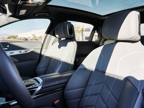 Used 2025 BMW 760i xDrive 760i xDrive w/ Executive Package image 40