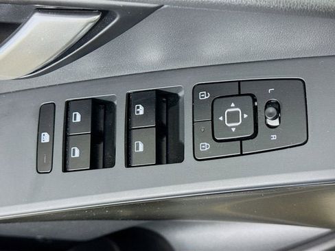 Certified 2023 Kia Niro LX image 17