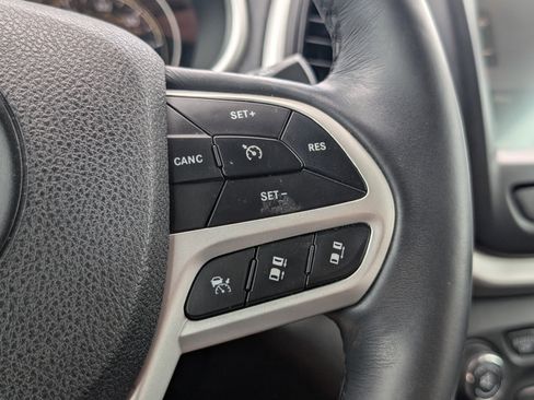 Used 2017 Jeep Cherokee Overland w/ Technology Group AWD/4WD image 27