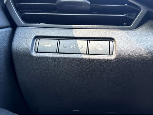 Used 2024 Nissan Altima 2.5 SV FWD image 12