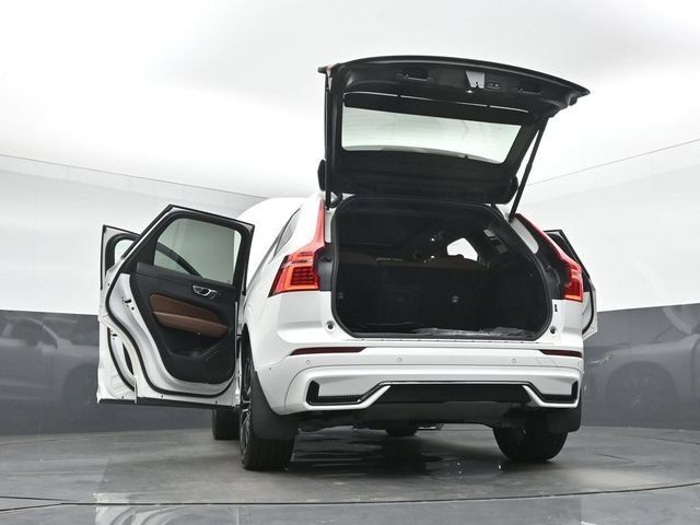 Used 2024 Volvo XC60 B5 Plus w/ Protection Package Premier AWD/4WD image 55
