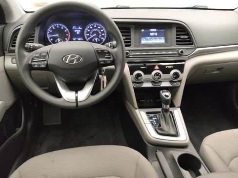 Used 2019 Hyundai Elantra SE FWD image 22