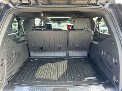 Used 2024 GMC Yukon XL Denali w/ Denali Reserve Package image 9