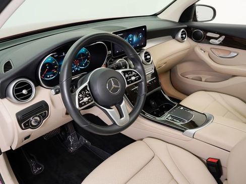 Used 2021 Mercedes-Benz GLC 300 4MATIC image 5